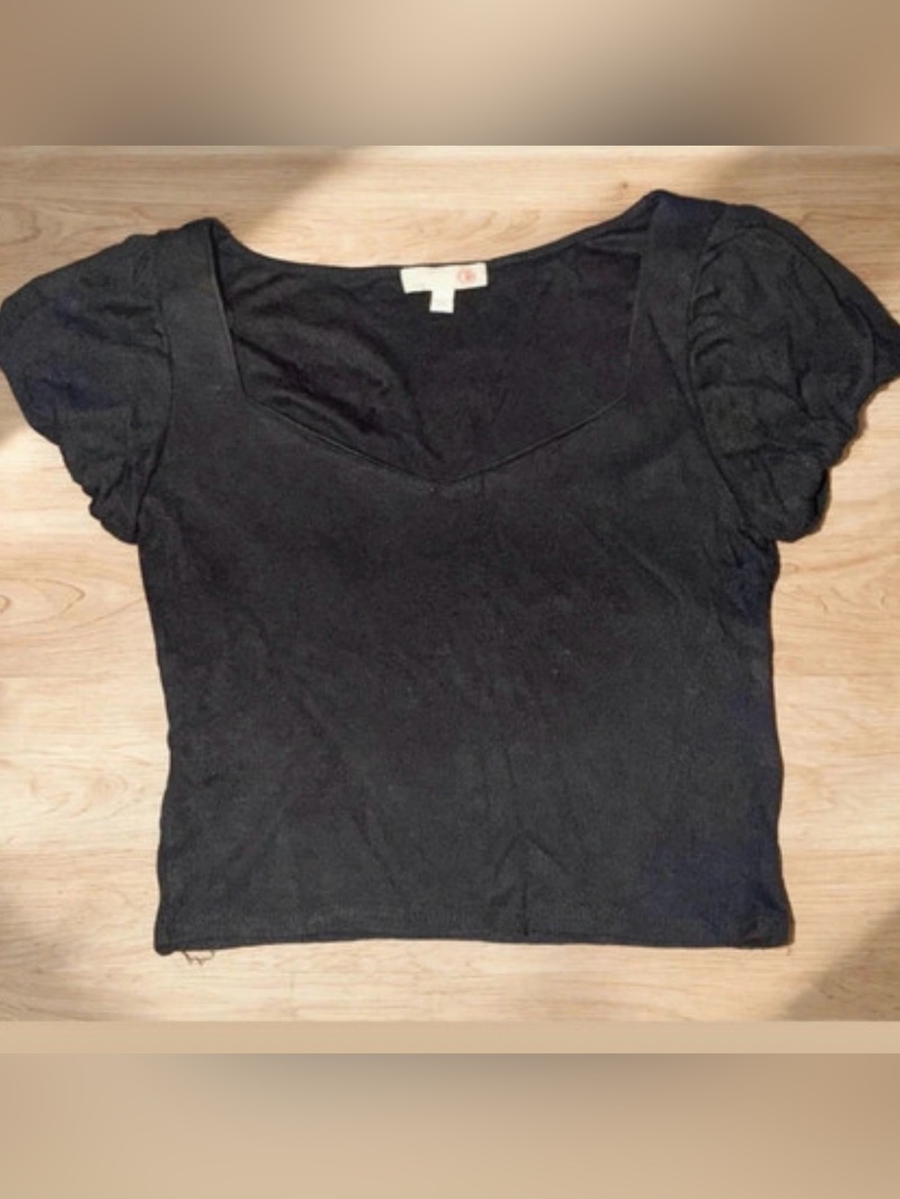 Gianni Bini Black Puff-Sleeve V-Neck Crop Top